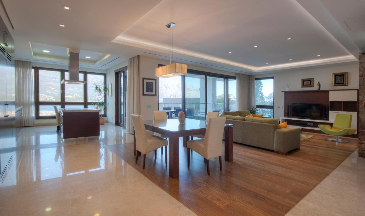 Alexandar Montenegro Luxury & *